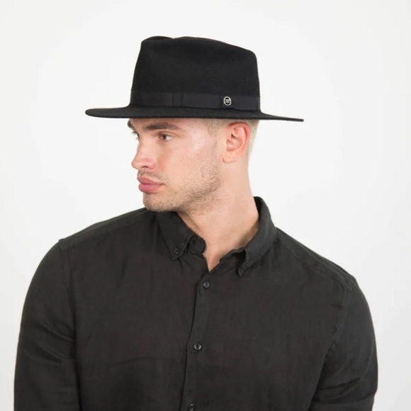 Gladys Tamez Millinery
Classic Fedora M/Black
$385 unisex - Picture 1 of 16